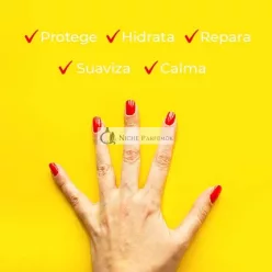 Carmex Jahodový Hydratačný Balzam na Pery SPF15, 4.25g