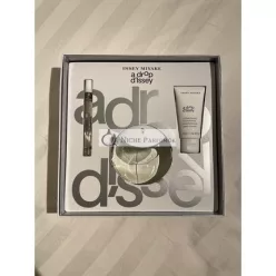   Issey Miyake A Drop D'Issey Darčeková sada 90ml Eau De Parfum Spray + 50ml Hydratačný krém na ruky + 10ml Eau De Parfum do kabelky