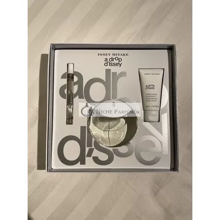 Issey Miyake A Drop D'Issey Darčeková sada 90ml Eau De Parfum Spray + 50ml Hydratačný krém na ruky + 10ml Eau De Parfum do kabelky